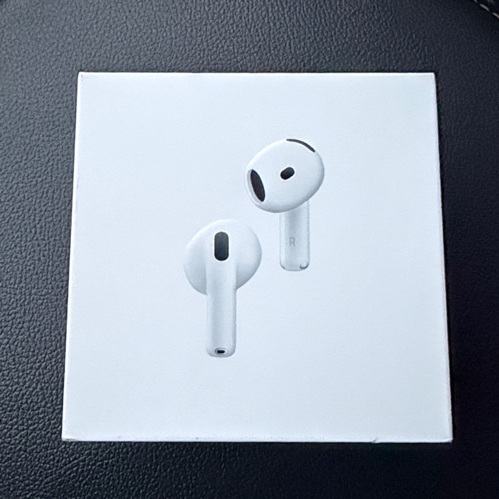 Apple White Wireless Earbuds Charging Case AirPods 4 noise cancellation